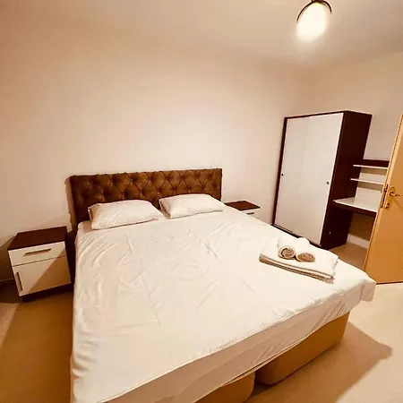 Hotel Royal Bby Apart